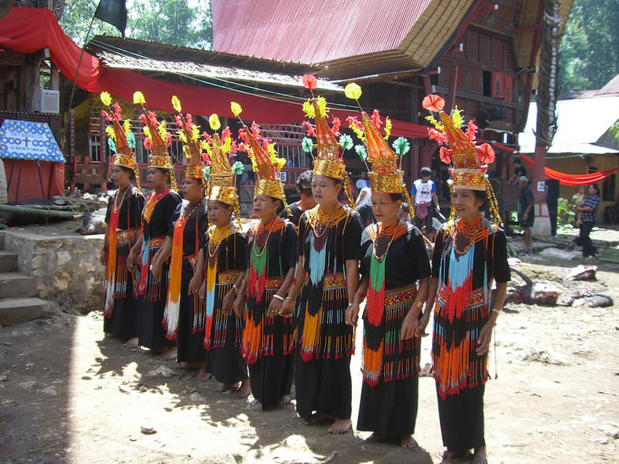 Traditional song and dance Tana Toraja 